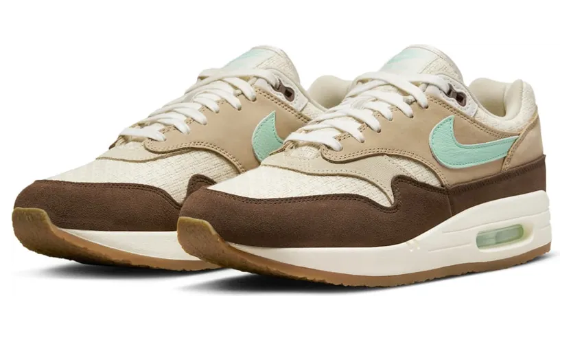 Nike Air Max 1 Crepe Hemp (FD5088-200): so trägst du Braun mit einem mintgrünen Swoosh (5)