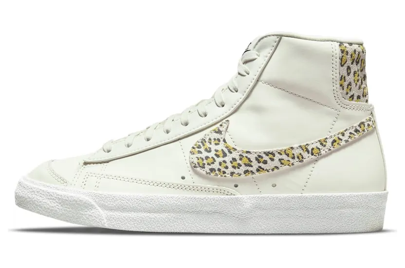 Nike Blazer Mid ’77 SE Grau (DH9633-100)