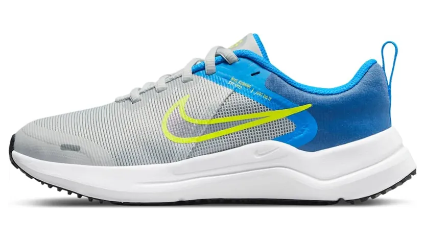 Nike Downshifter 12 Straßenlaufschuh für ältere Grau (DM4194-004)