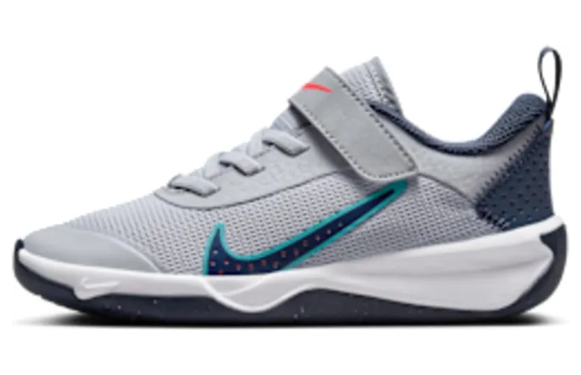 Nike Omni Multi-Court “Wolf Grey / Bright Crimson / Dusty Cactus / Thunder Blue” (DM9026-010)
