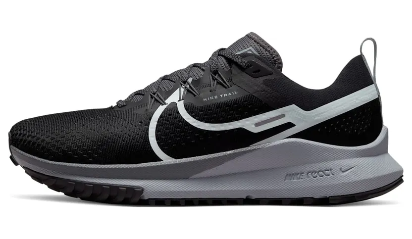 Nike React Pegasus Trail 4 Trail-Laufschuh für Schwarz (DJ6158-001)