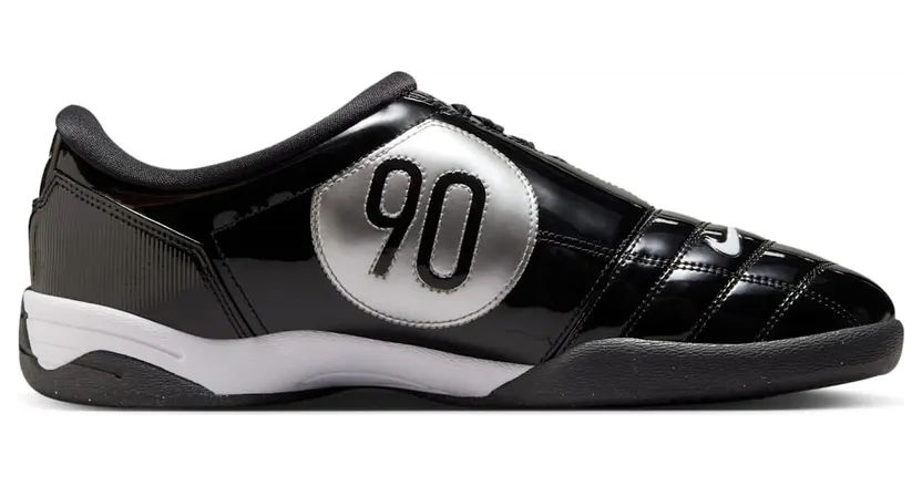 Nike Total 90 3 SP “Metallic Silver Black”: Fußball auf der Straße (3)
