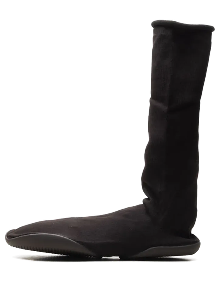 Yeezy Pod “Black” (YZYPODBLK)