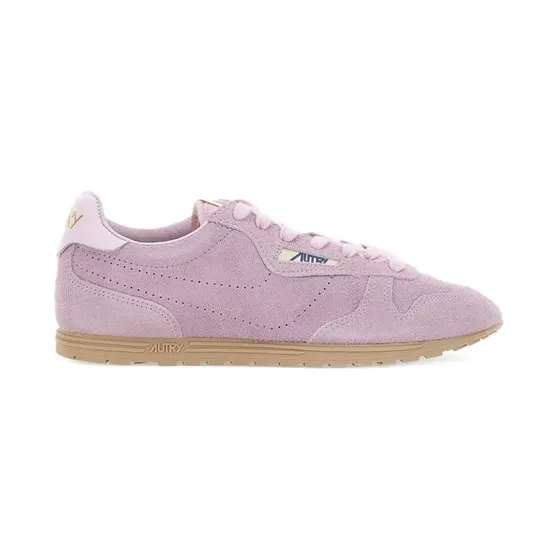 Autry Windspin suède low-top met logo-patch “Pink” (WSLWPB09)