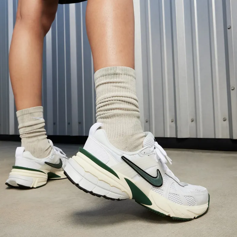 Nike V2K Run White/Photon Dust/Fir/Platinum Tint (FD0736-101)