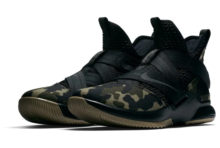 nike-lebron AO4054-001
