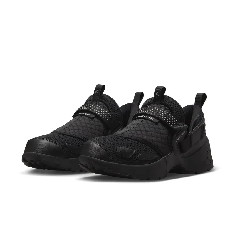 Jordan Trunner LX “Black / Grey” (HQ2164-001)