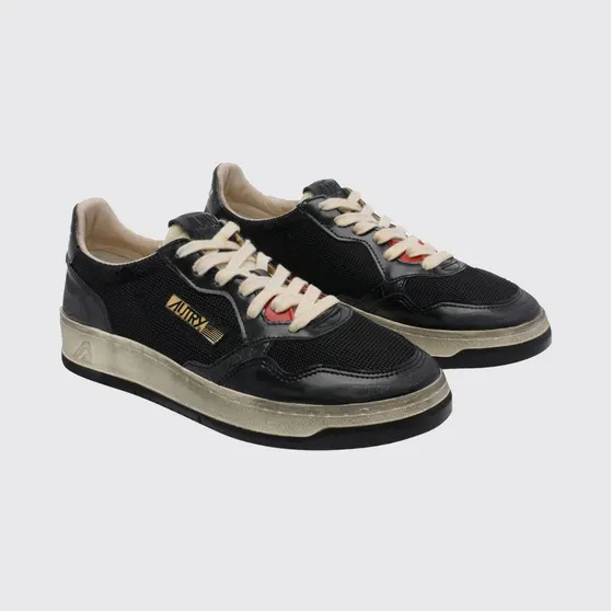 Autry Medalist Low Super Vintage Calfskin Sneakers with Worn Effect Black 1 (AVLMKH01)