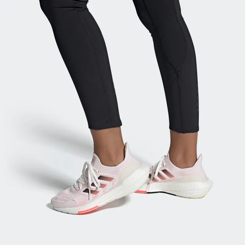 adidas Ultraboost 22 HEAT.RDY Cloud White / Core Black / Turbo (GX8057)