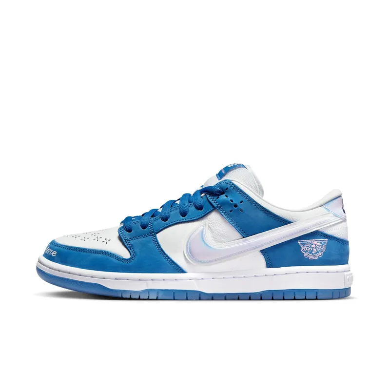 Nike SB Dunk Low Born x Raised (FN7819-400): blauw suède, roze stempel