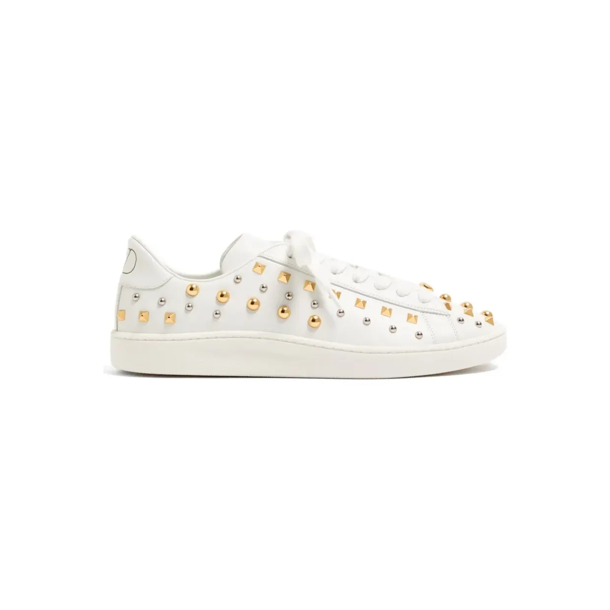 Valentino Garavani Royco aus Nappaleder mit Nietendetail “White” (YS0K34YMM)