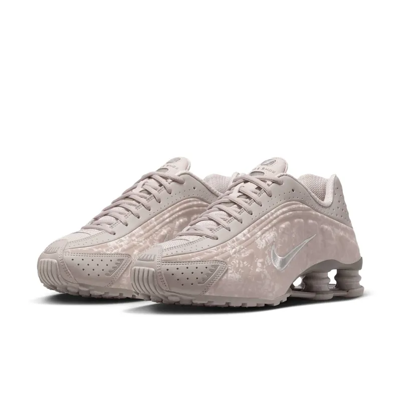 Nike Shox R4 “Flat Pewter Floral” (HV0934-001)