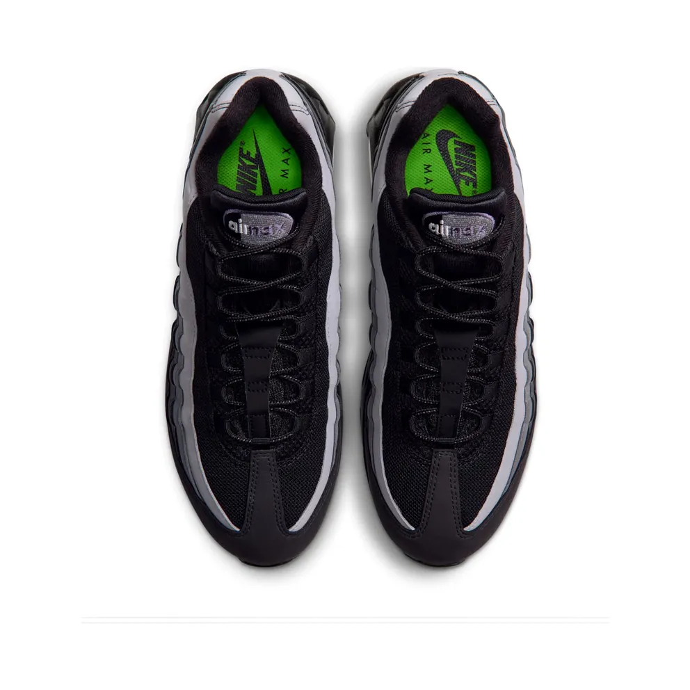 Nike Air Max 95 – lack “Black / Dark Smoke Grey / Smoke Grey / Canyon Purple” (IQ0229-002)