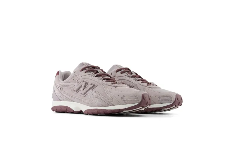 New Balance 204L “Truffle Salt” (U204L8WR): mauve suède met bordeaux, de kleur van dit najaar (4)
