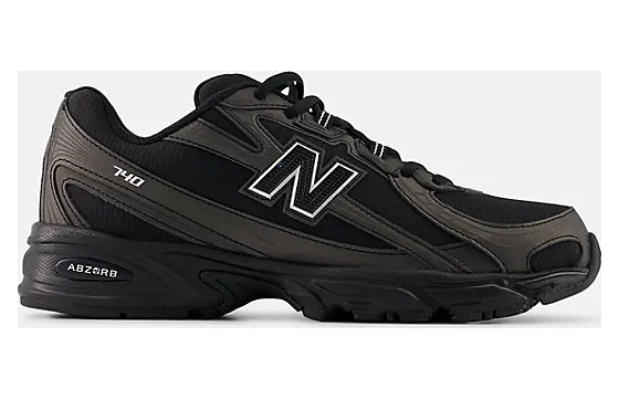 New Balance 740 “Black with Silver Metallic”: zwart met scherpte