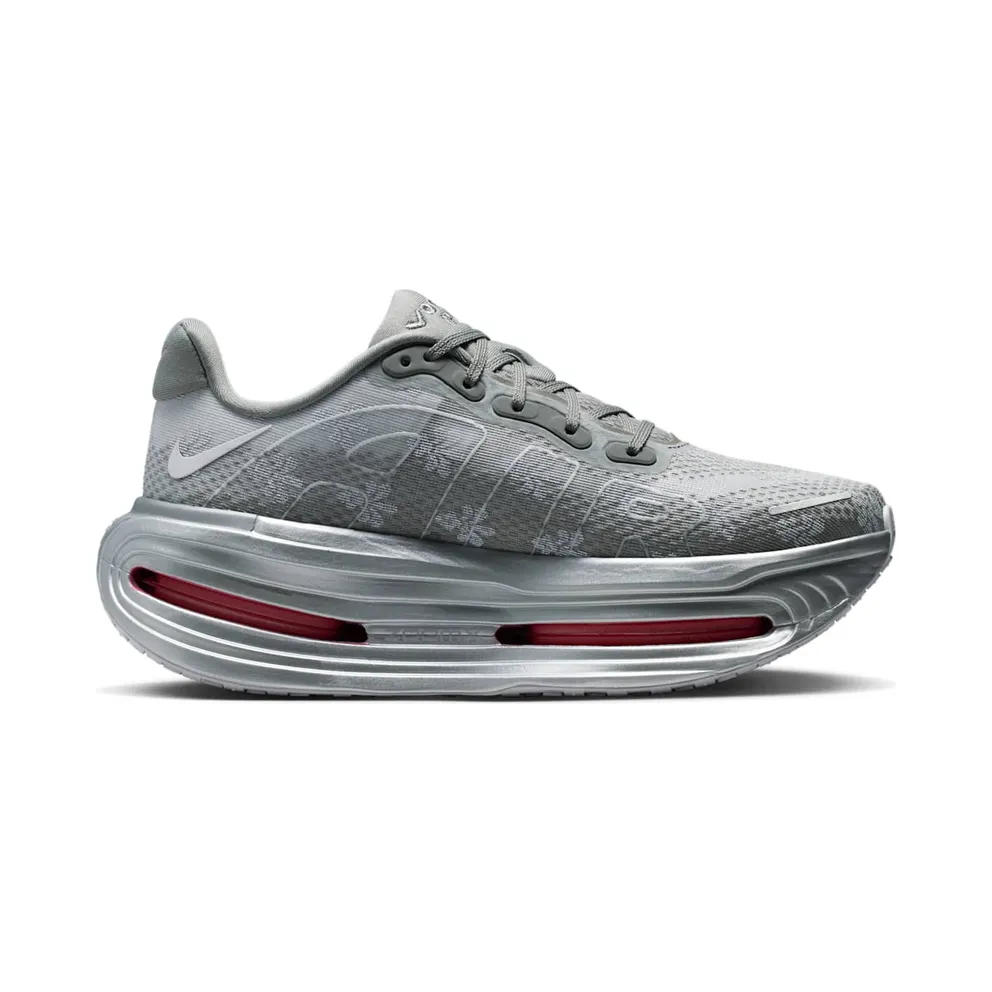 Nike Vomero “Geyser Grey / Metallic Silver” (IQ0028-001)