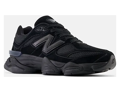 New Balance 9060 “Triple Black” (U9060BPM): zwart op zwart, met één grijze onderbreking (4)