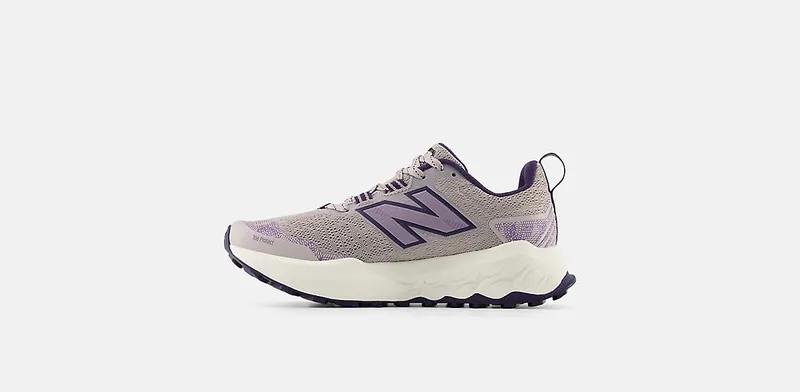 NEW BALANCE Garoé V2 “TRUFFLE SALT / BOYSENBERRY / BLACK” (WGARO9TS)