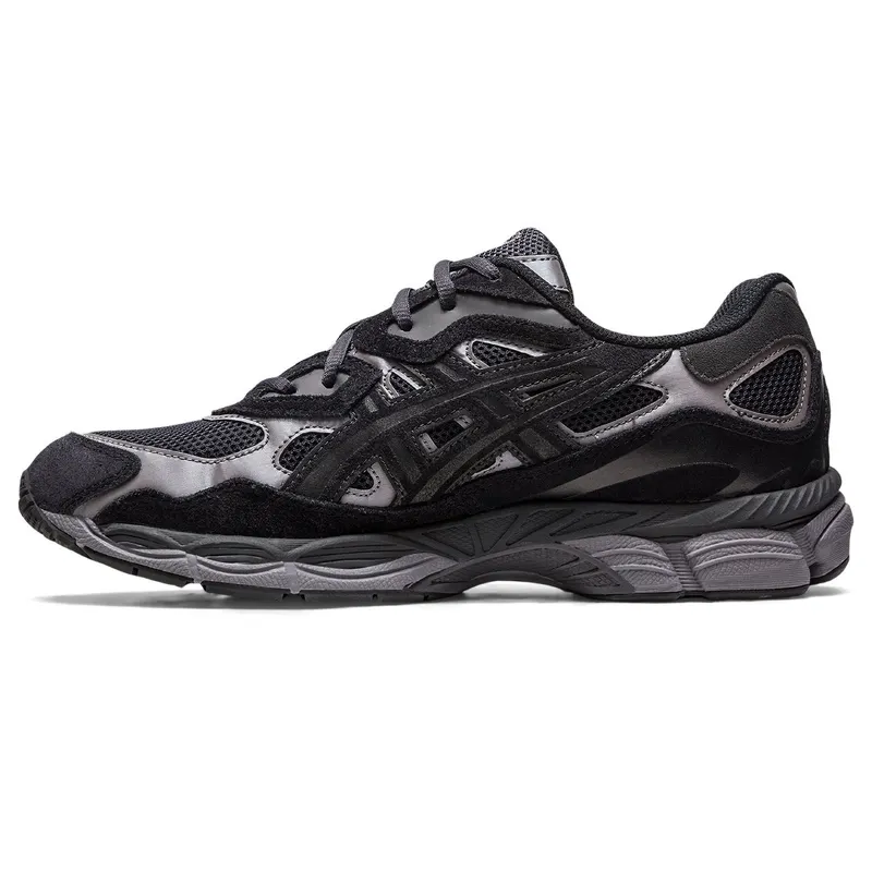 ASICS GEL-NYC “Graphite Grey Black” (1201A789-020): grijs op de doos, zwart aan je voet (4)