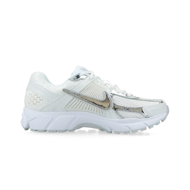 Nike Air Zoom Vomero “White/Metallic Silver/Summit White” (HF7723-100)