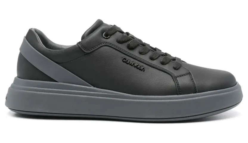 Calvin Klein Sneakers mit Logo-Schild – Schwarz (HM0HM01494)