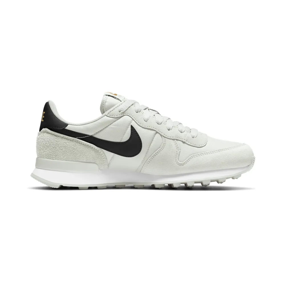 Nike Internationalist “Summit White / Metallic Gold / White / Black” (828407-108)