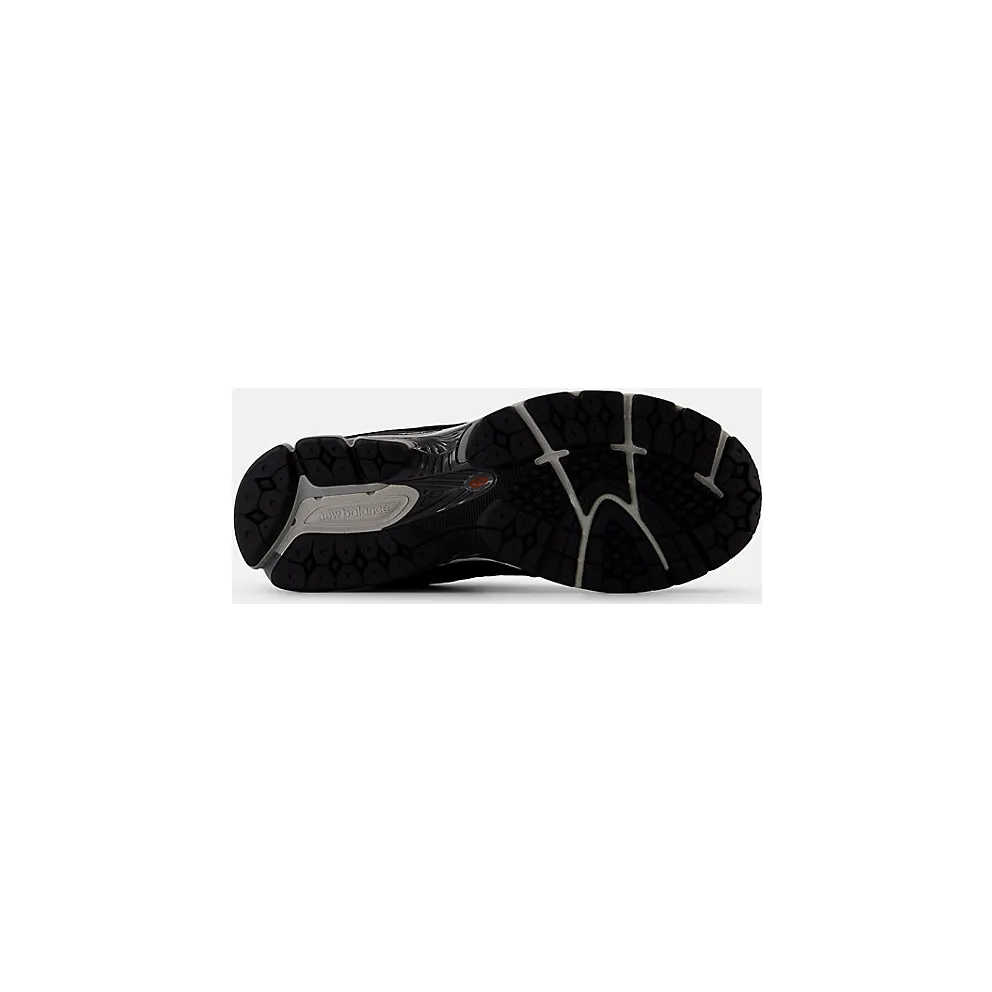New Balance 2002R “Black/Grey” (U2002RC)