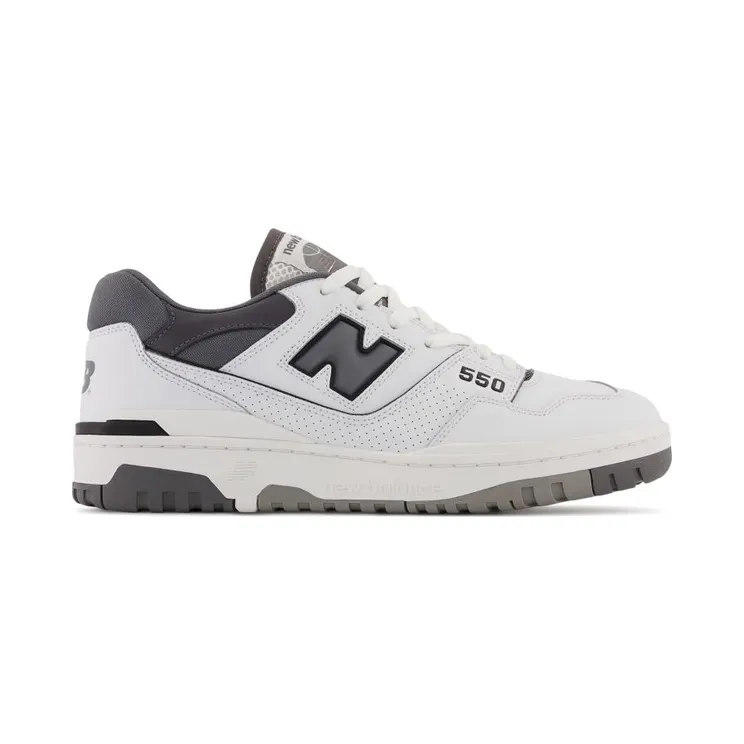 New Balance 550 “White Grey Dark Grey”: de sneaker die je fit niet in de weg zit