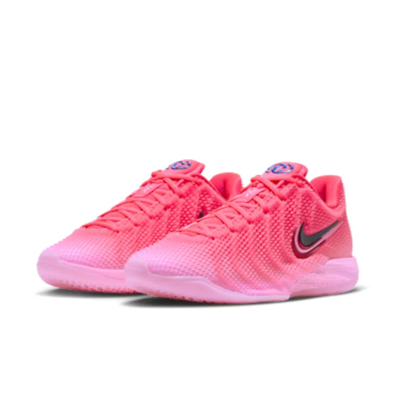Nike Caitlin 1 “Midnight Fever”: een debuut dat de hele zaal wakker maakt (5)
