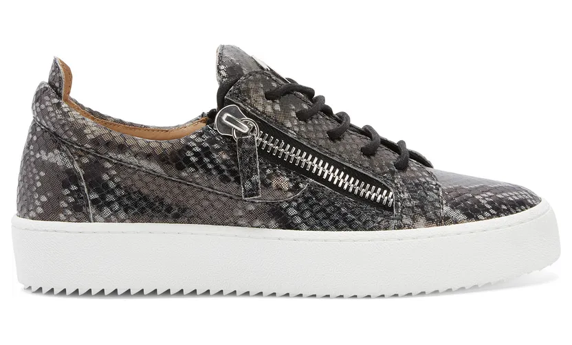 Giuseppe Zanotti Sneakers basses confectionnées en cuir lamé multicolore imprimé python avec lacets en coton noir, dotées d’un détail signature » en métal argenté sur la languette et de fermetures à glissière argentées sur les côtés de la tige. la semelle en caoutchouc bl (RW20001002)