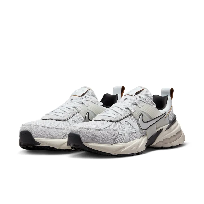 Nike V2K Run “Pure Platinum / Chrome” (FN6703-002)