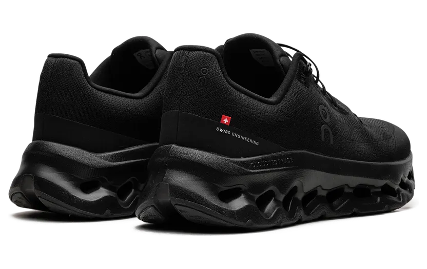 On Cloudtilt “Eclipse Black”: All-Black-Komfort für jeden Tag (2)