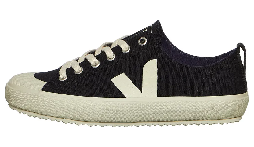 Veja Nova WMN Black / Pierre (NAW011397)