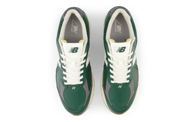 New Balance 2002R Nightwatch Green Vintage Leather (M2002RVI)