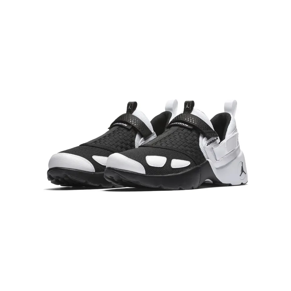 Jordan Trunner LX Black White Black/White (897992-010)