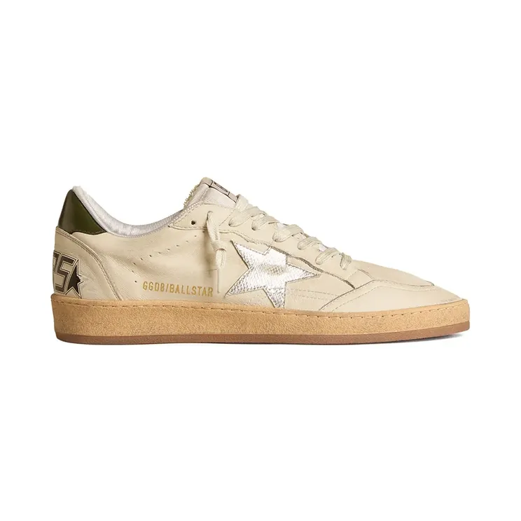 Golden Goose Ball Star mit silbernem Lederstern und grüner Fersenlasche Nude (GMF00117F006009)