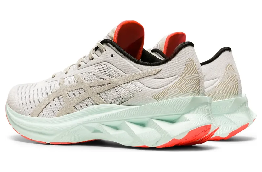 asics-novablast 1022A378-100