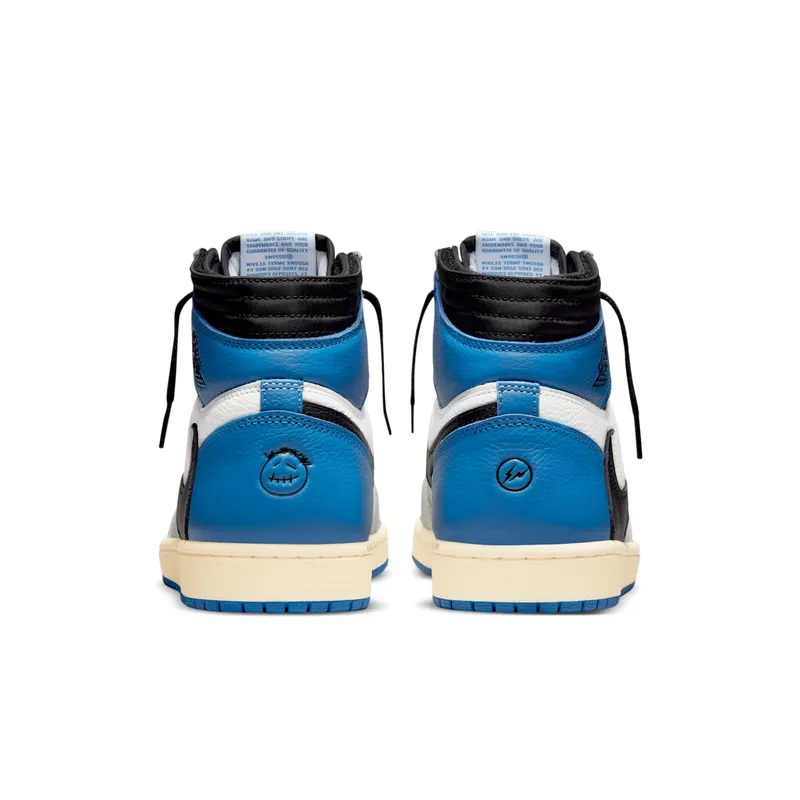 De Fragment x Travis Scott kost tussen 1.135 en 3.500 euro. Dat is geen prijs, dat is een gok (6)