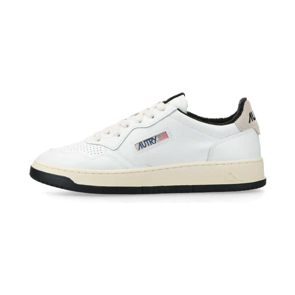 Autry Medalist Low (White / Black) – AULMVS08