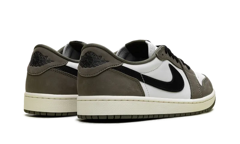 Air Jordan 1 Low “Medium Olive” (HQ6998-200)