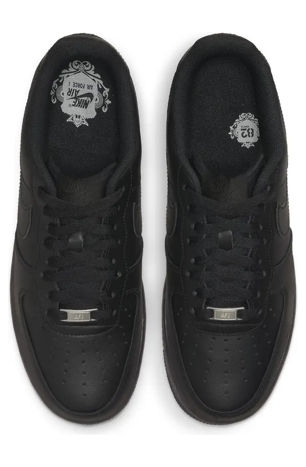 Nike Air Force 1 ’07 “Triple Black”: das schwarze Arbeitspferd (4)