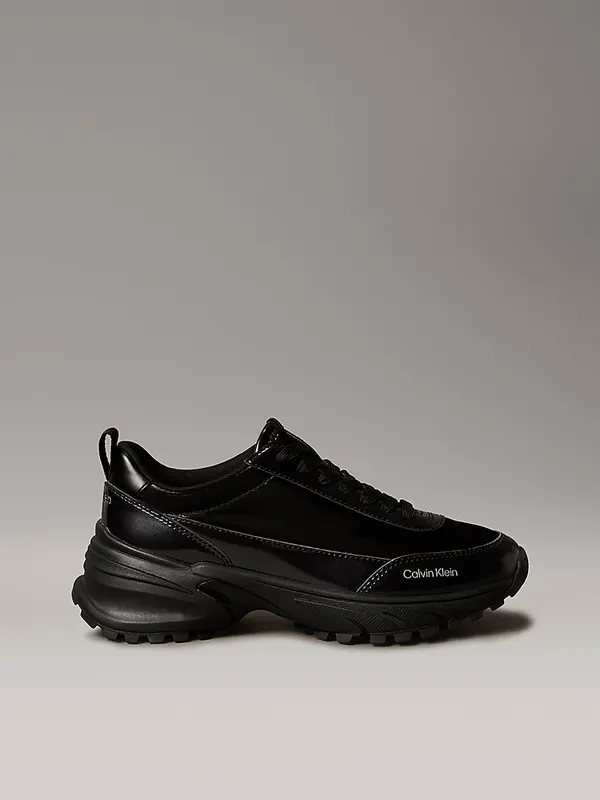 Calvin Klein Trailblazer – Shine Runner “TRIPLE BLACK” (YW0YW020430GJ)