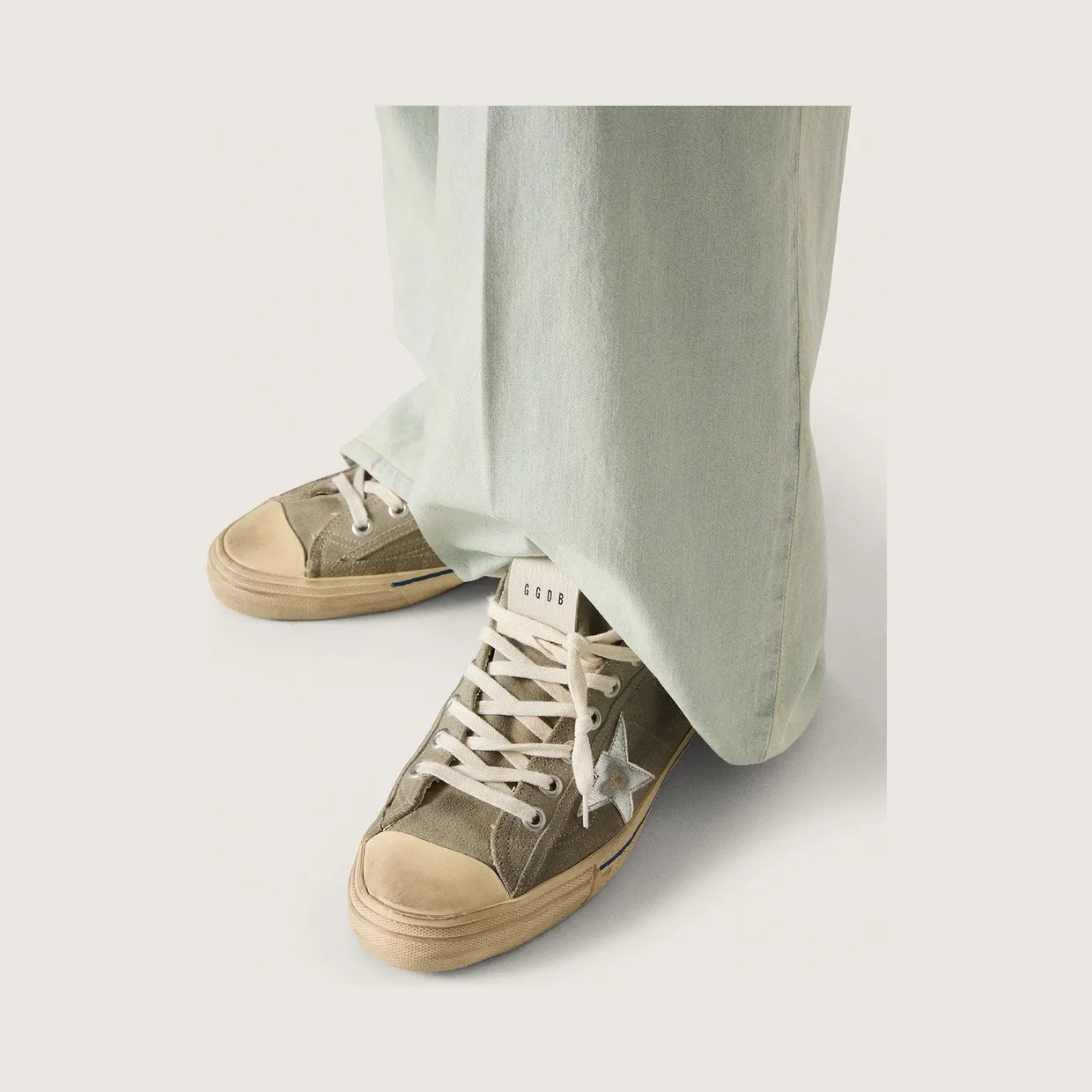 Golden Goose V-Star In Dove-Gray Suede With Silver Metallic Leather Star (GMF00129.F003433.60372) (3)