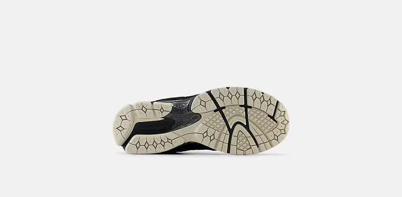 New Balance 2002R “Black/Oat” (U2002RL)