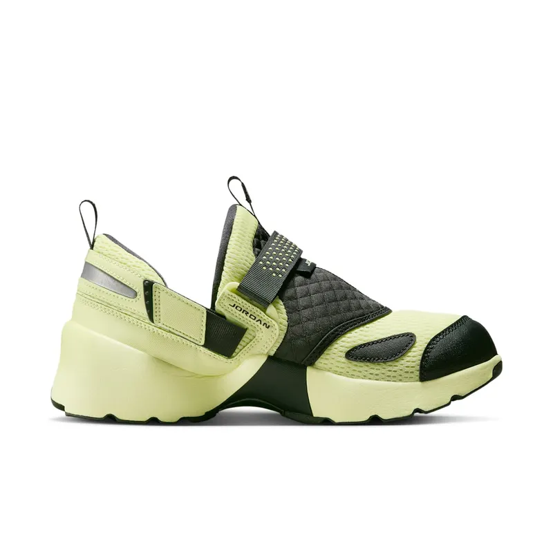 Jordan Trunner LX “Luminous Green” (HQ2164-302)