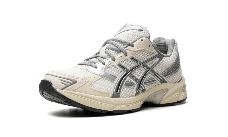 Asics GEL-1130 “Cream Clay Grey”: tonal dressing op z’n best (3)