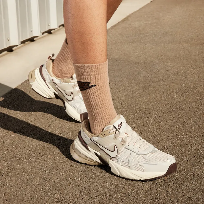 Nike V2K Run (lt orewood brn / light bone / khaki / earth) – FD0736-103