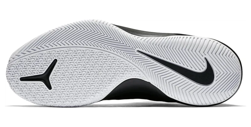 nike-air-versitile 921692-001