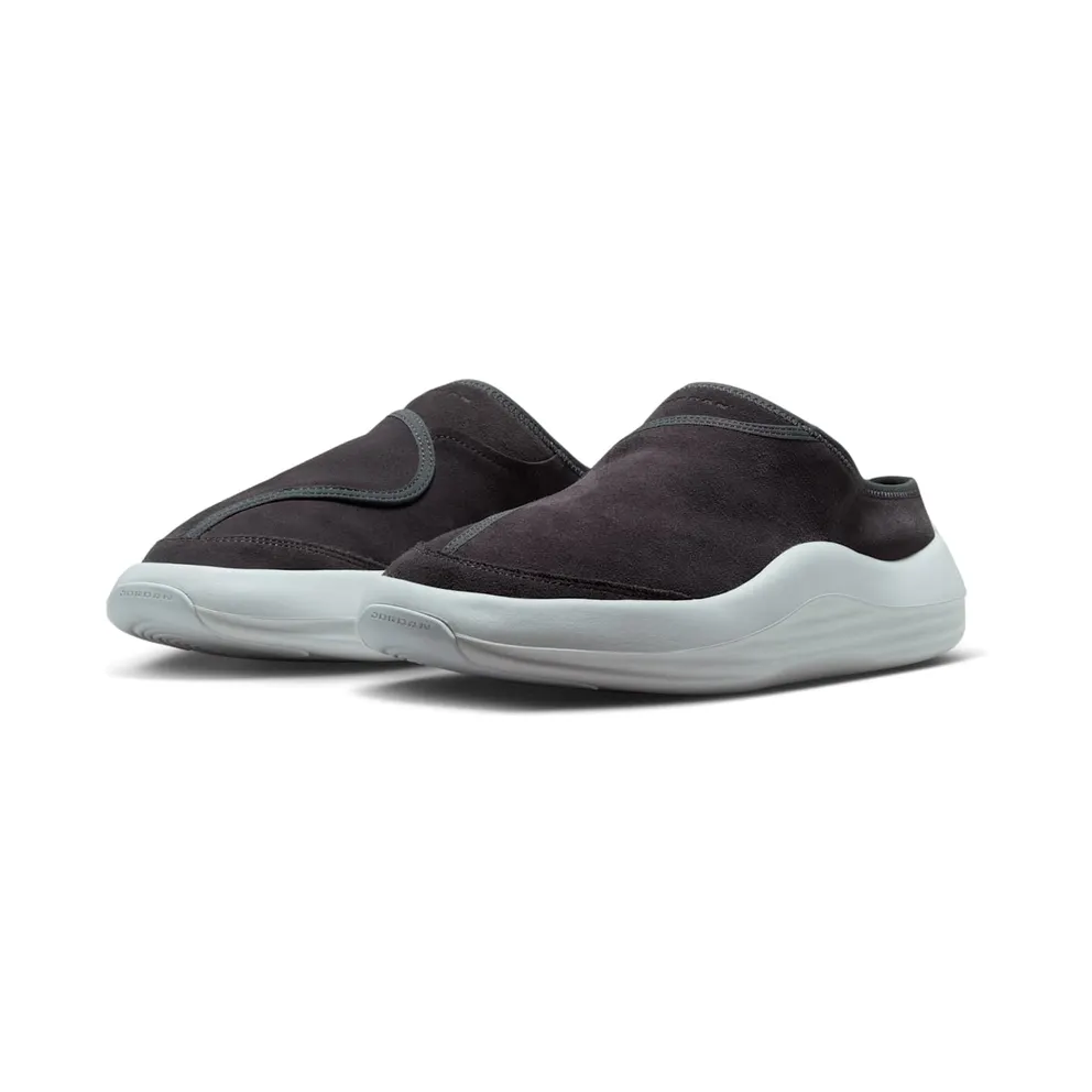 Jordan Future Mule – “Anthracite / Off White / Fire Pink” (HV5073-002)