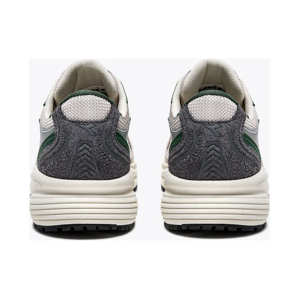 Diadora Mythos – “Light Grey Metallic” (501.181239_C4774)